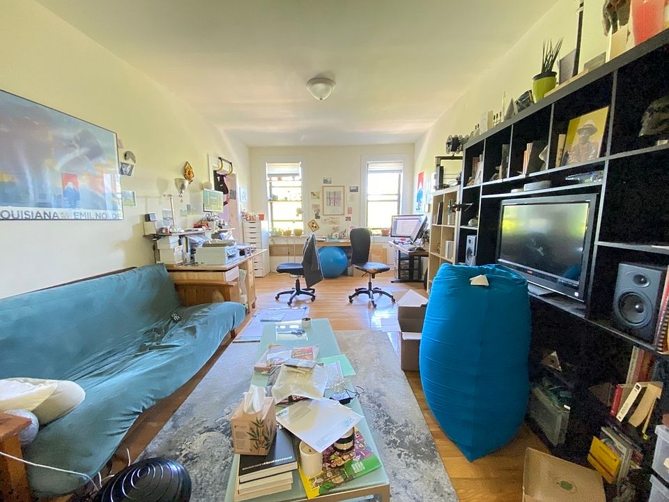 2nd image of 1015 Washington Ave APT 4L