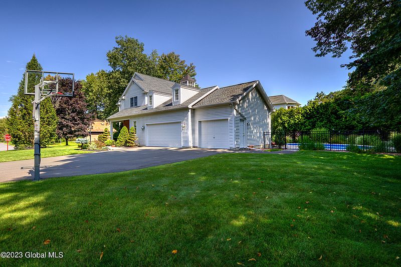 3rd image of 124 Brandon Terrace