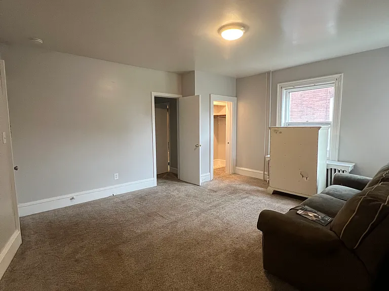 722 W Main St — Photo 8