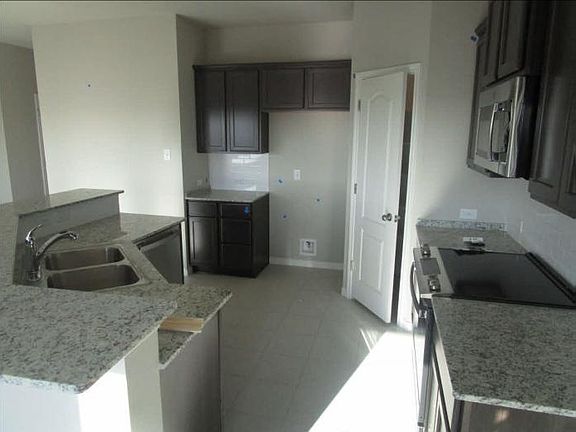 3rd image of 1339 Lakeway Xing