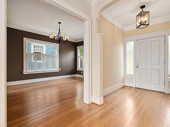 Great entry with dining room to your right as you enter and 