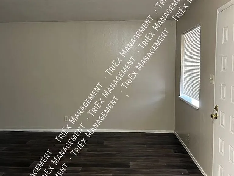 1415 N Virginia St — Photo 4