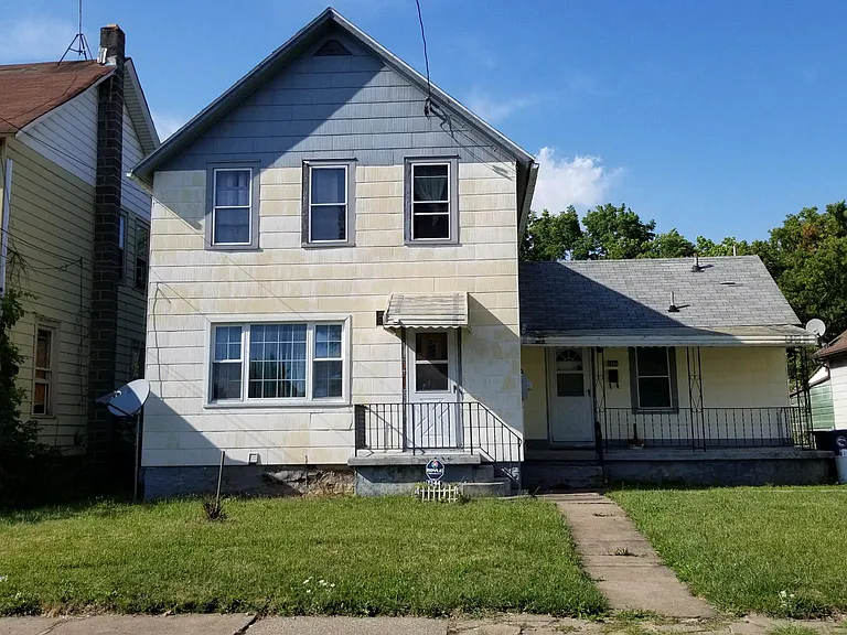 1344 Linwood Ave — Photo 1