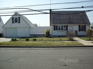 1045 Grand Blvd, Westbury, NY 11590