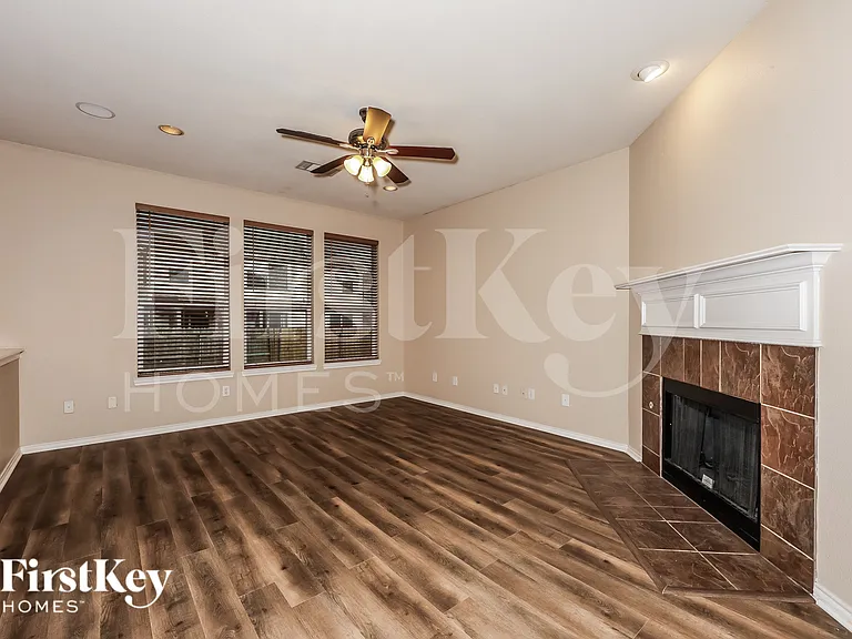 4532 Fir Dr — Photo 2