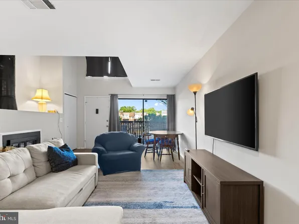 3911 Woodhue Pl, Alexandria, VA 22309