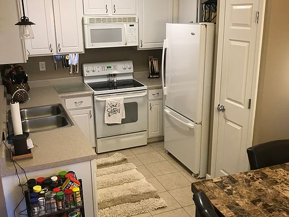 4th image of 19 Bayhill Village Ct