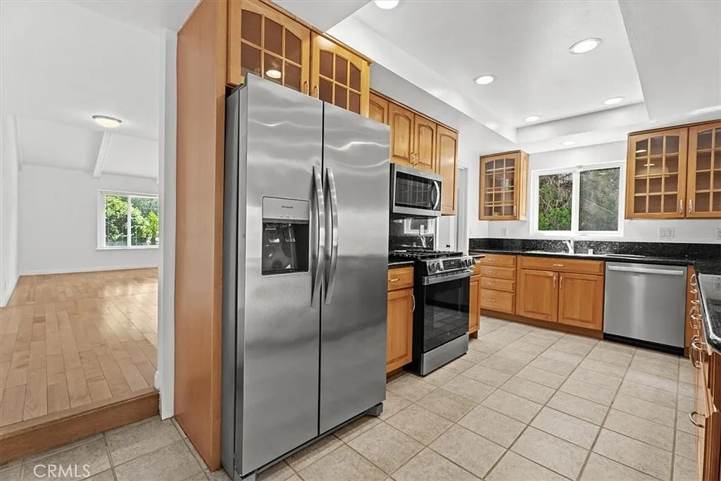 4 bed, 2044 sqft, $6,700 — Photo 4