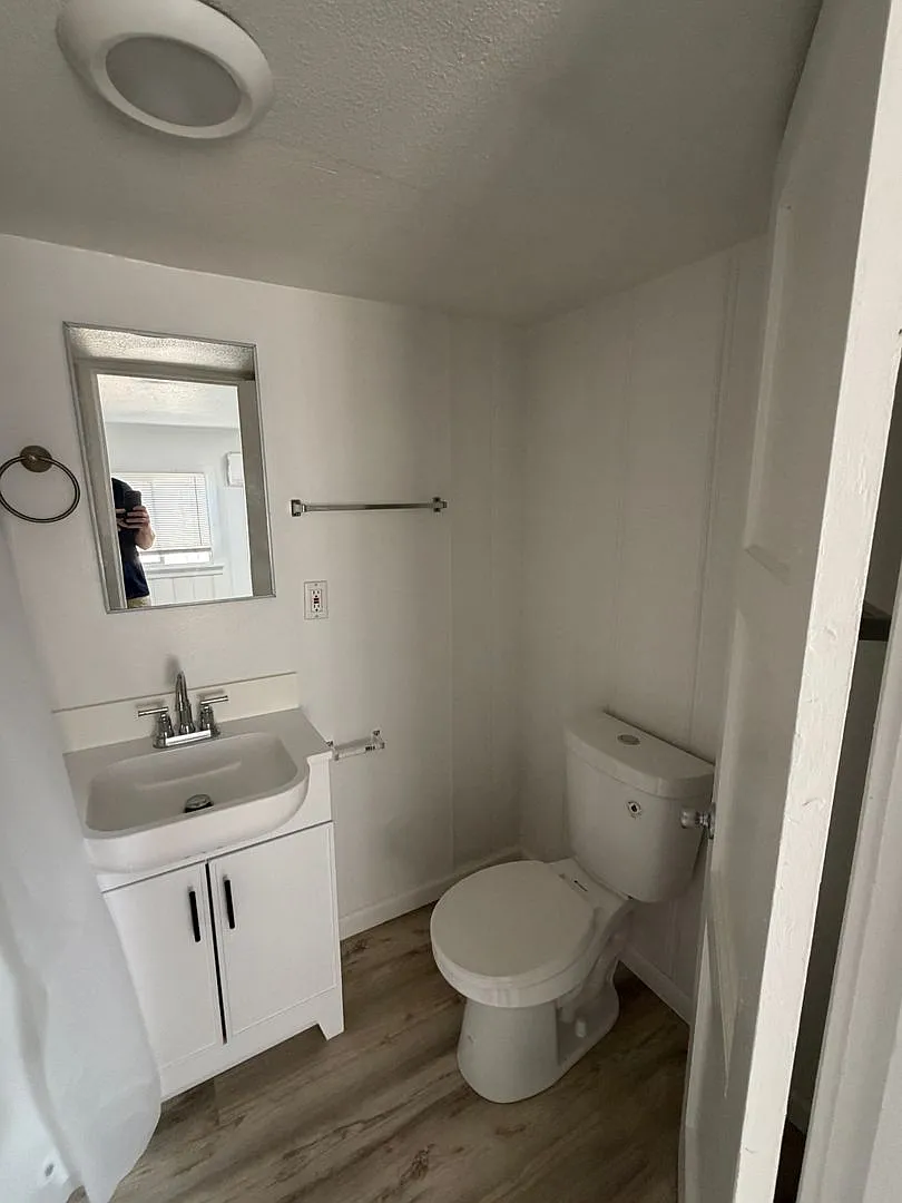 Updated 1 Bedroom in Great Downtown Location - 20th St & Thomas w/Yard — Photo 1