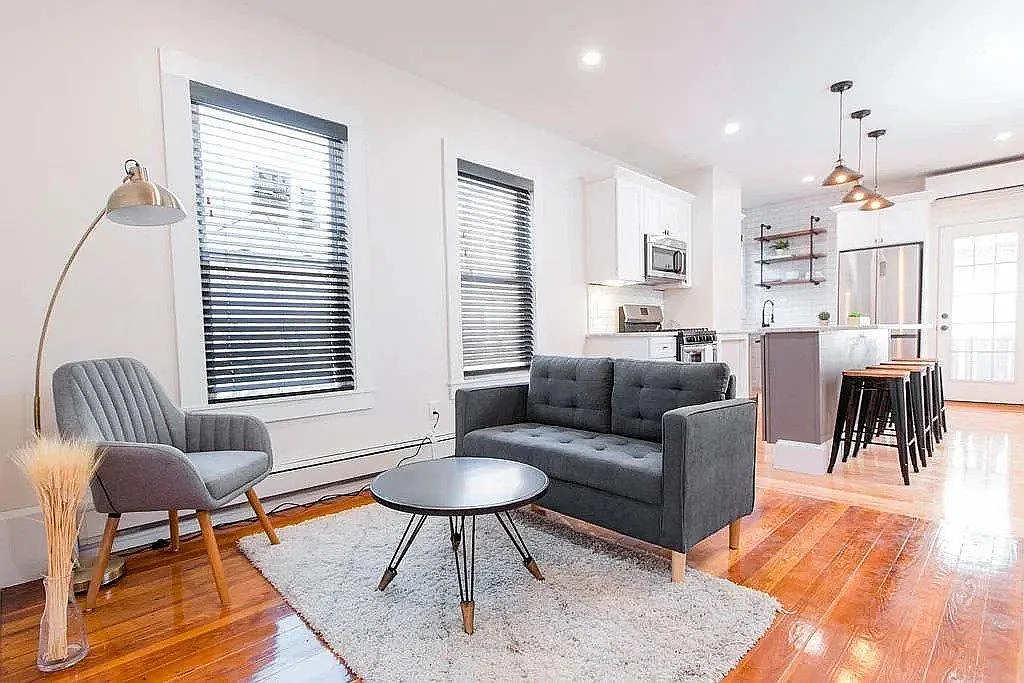 2 bed, 950 sqft, $2,900 — Photo 2
