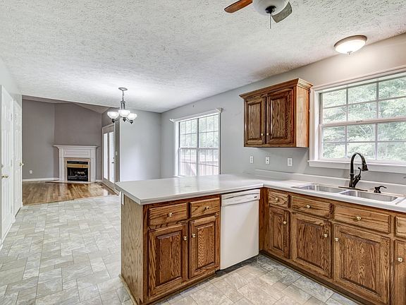 2nd image of 212 Beechbrook Ct