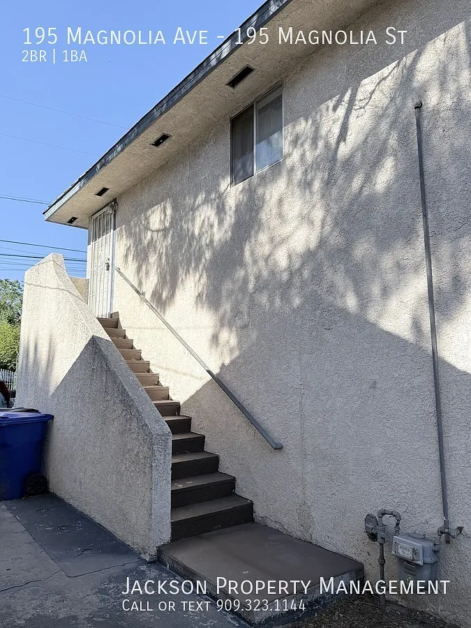 2 bedroom w/ washer and dryer hook ups and garage — Photo 3