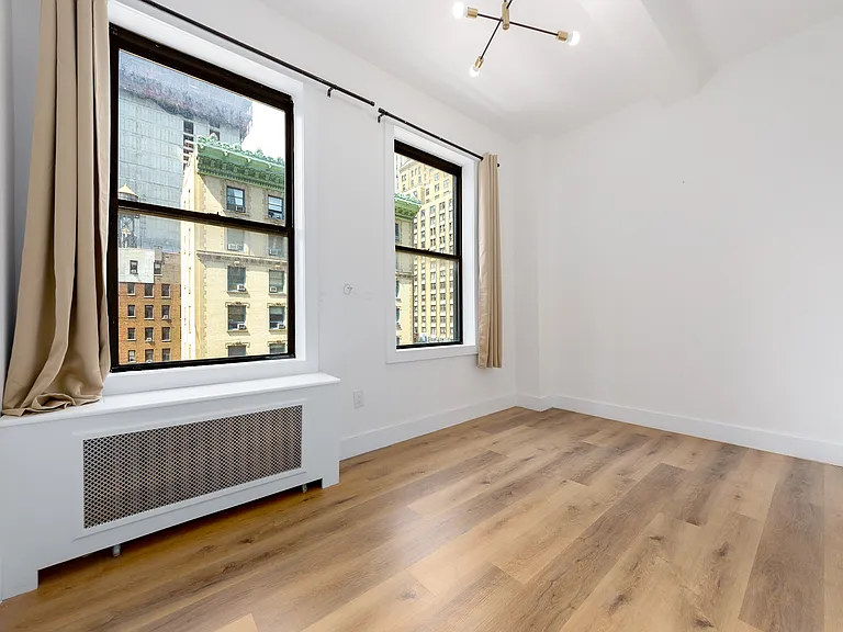161 W 54th St #301B — Photo 8
