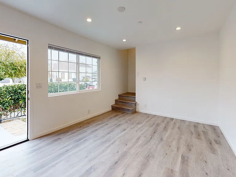 1006 Tilton Ave — Photo 3