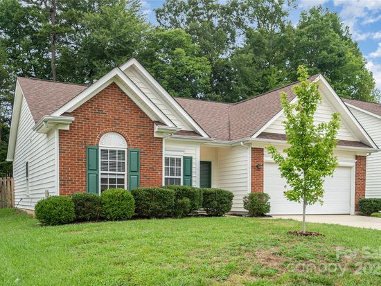 6812 Alydar Ct, Charlotte, NC 28216