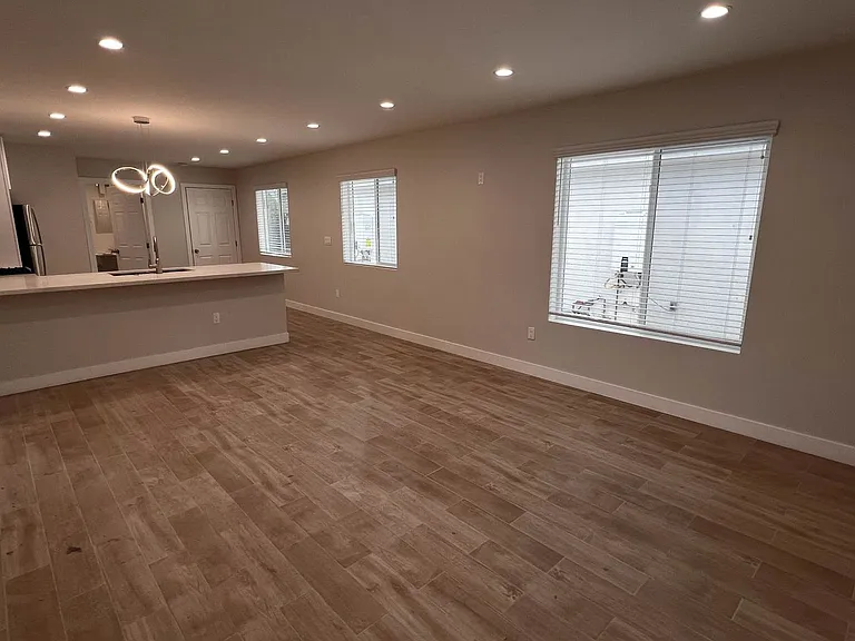 9027 Lindley Ave — Photo 5