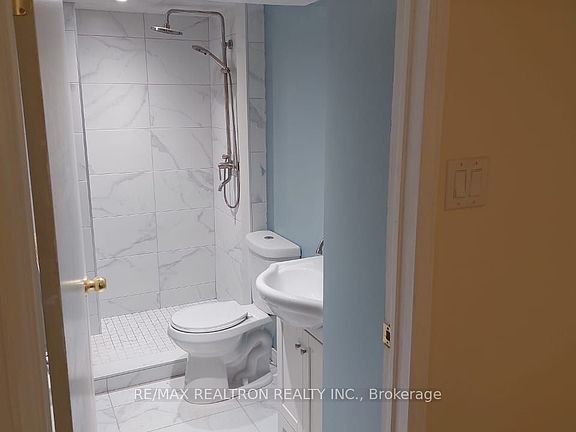 5th image of 30 Deerwood Cres