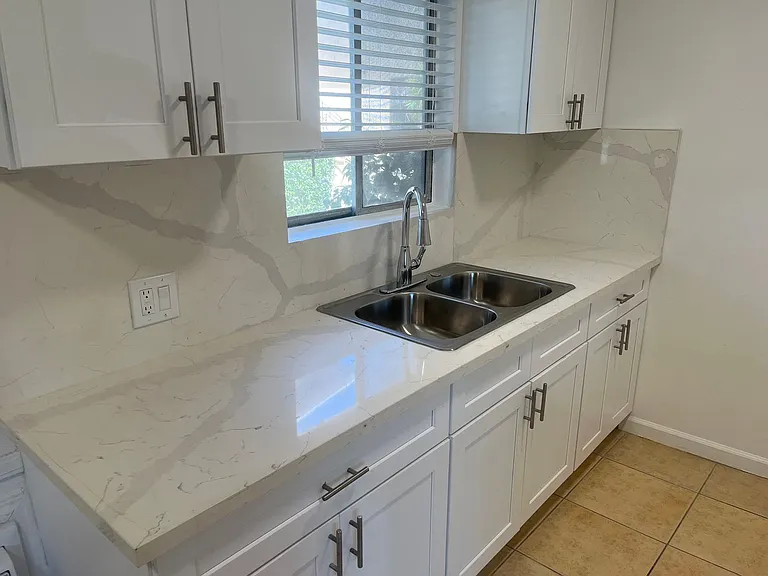 6600 Whitsett Ave — Photo 1