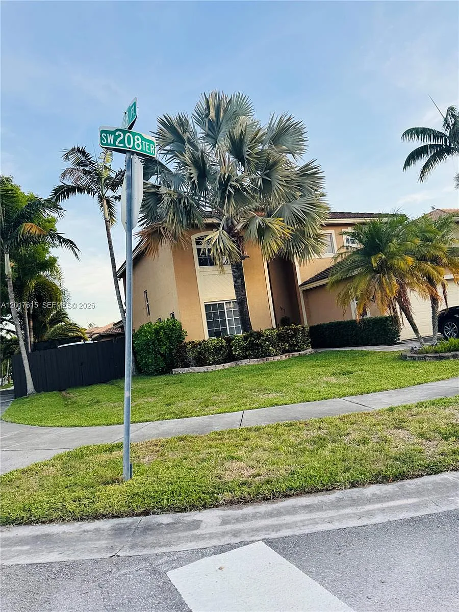 Building Photo - 8872 SW 208th Ter