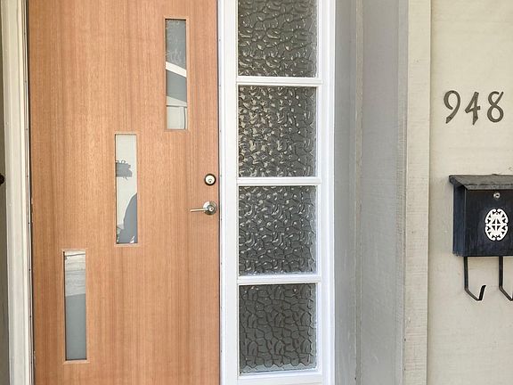 3rd image of 948 Rose Ave #948
