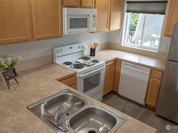4th image of 6905 Rainier Drive E #2B