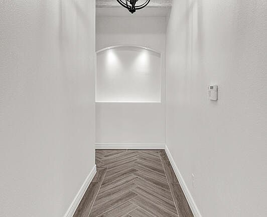 4th image of 380 Coleford Ln