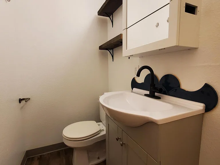 301 S Pine St #105 — Photo 3