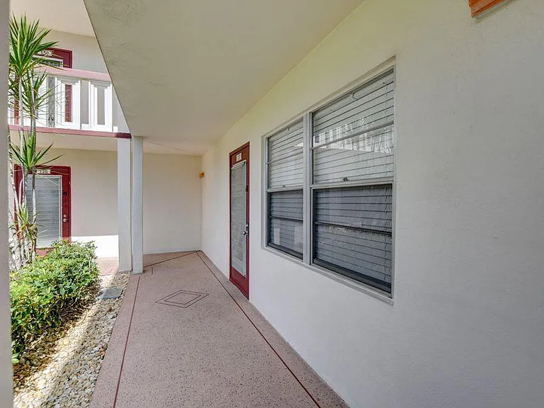137 Fanshaw #D — Photo 7