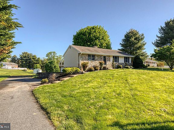 2nd image of 106 Woodlawn Dr