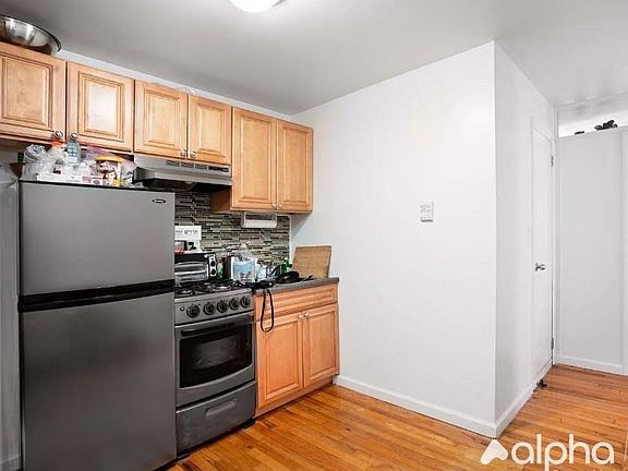 5th image of 332 E 95th St APT 10
