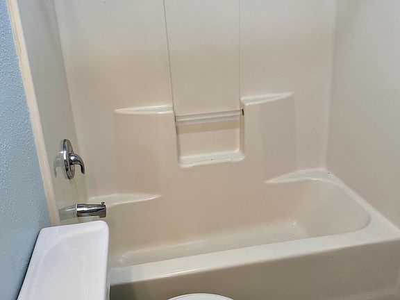Bathroom Tub/Shower