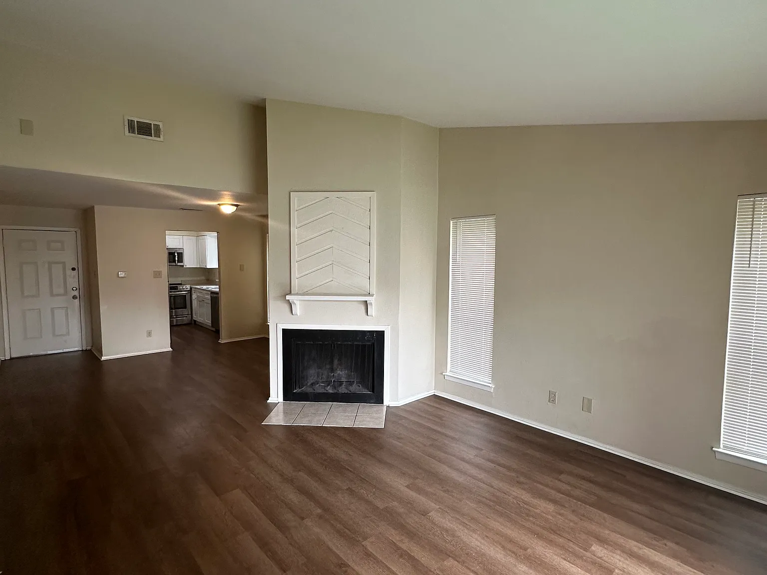2 bed, 1000 sqft, $1,150 — Photo 4