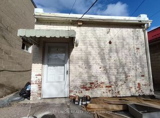 250 6th St #4, Toronto, ON M8V 3A7