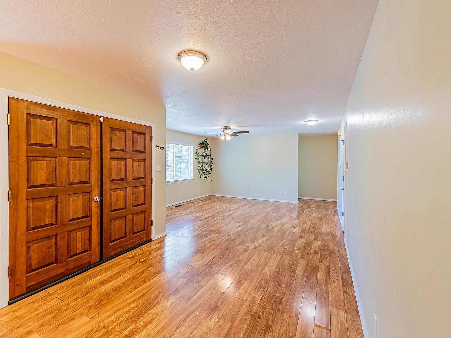 4 bed, 2083 sqft, $2,995 — Photo 4