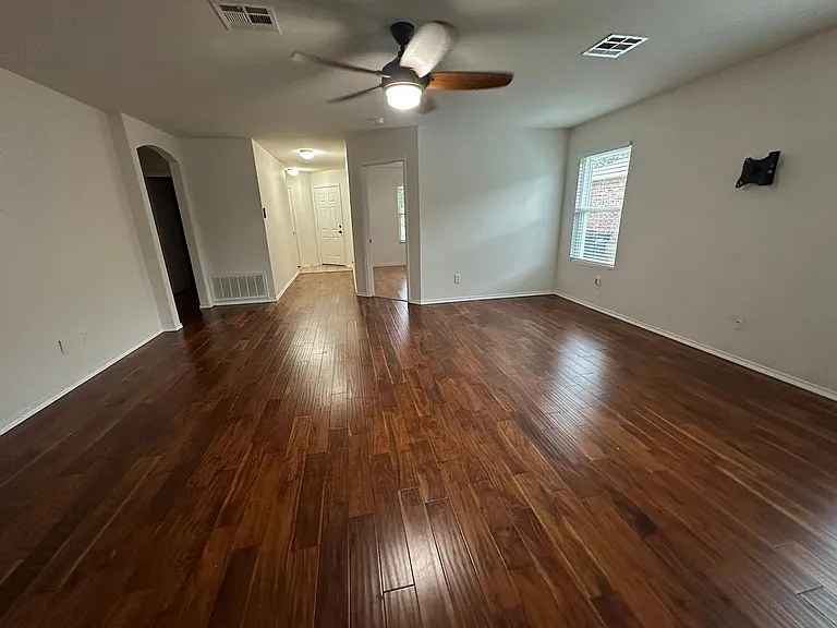 705 Morgan Dr — Photo 5