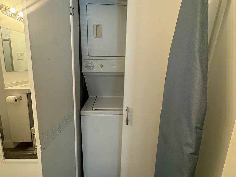 Washer/dryer included in unit