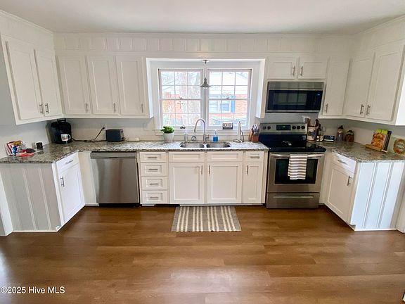 2nd image of 803 Ernul St