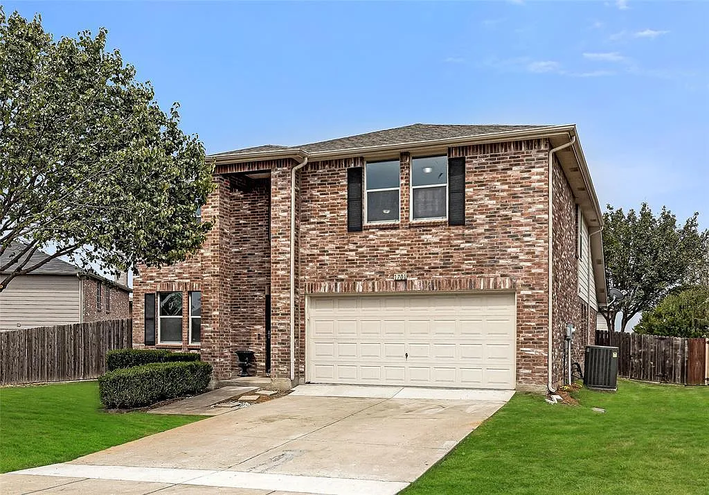 4 bed, 2.5 bath, 2917 sqft, $2,595 — Photo 2