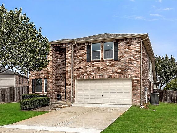 2nd image of 1701 Silverwood Ln