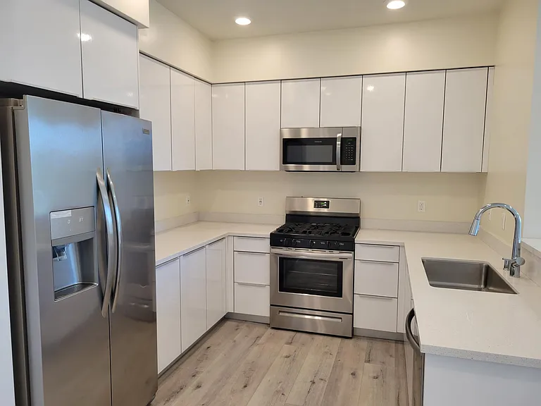 4400 Cahuenga Blvd #301 — Photo 3