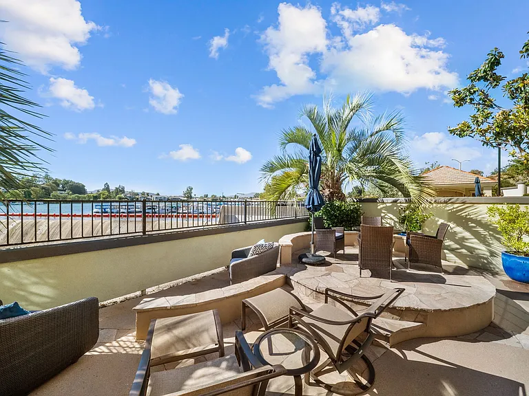 32201 Lakeport Dr — Photo 14