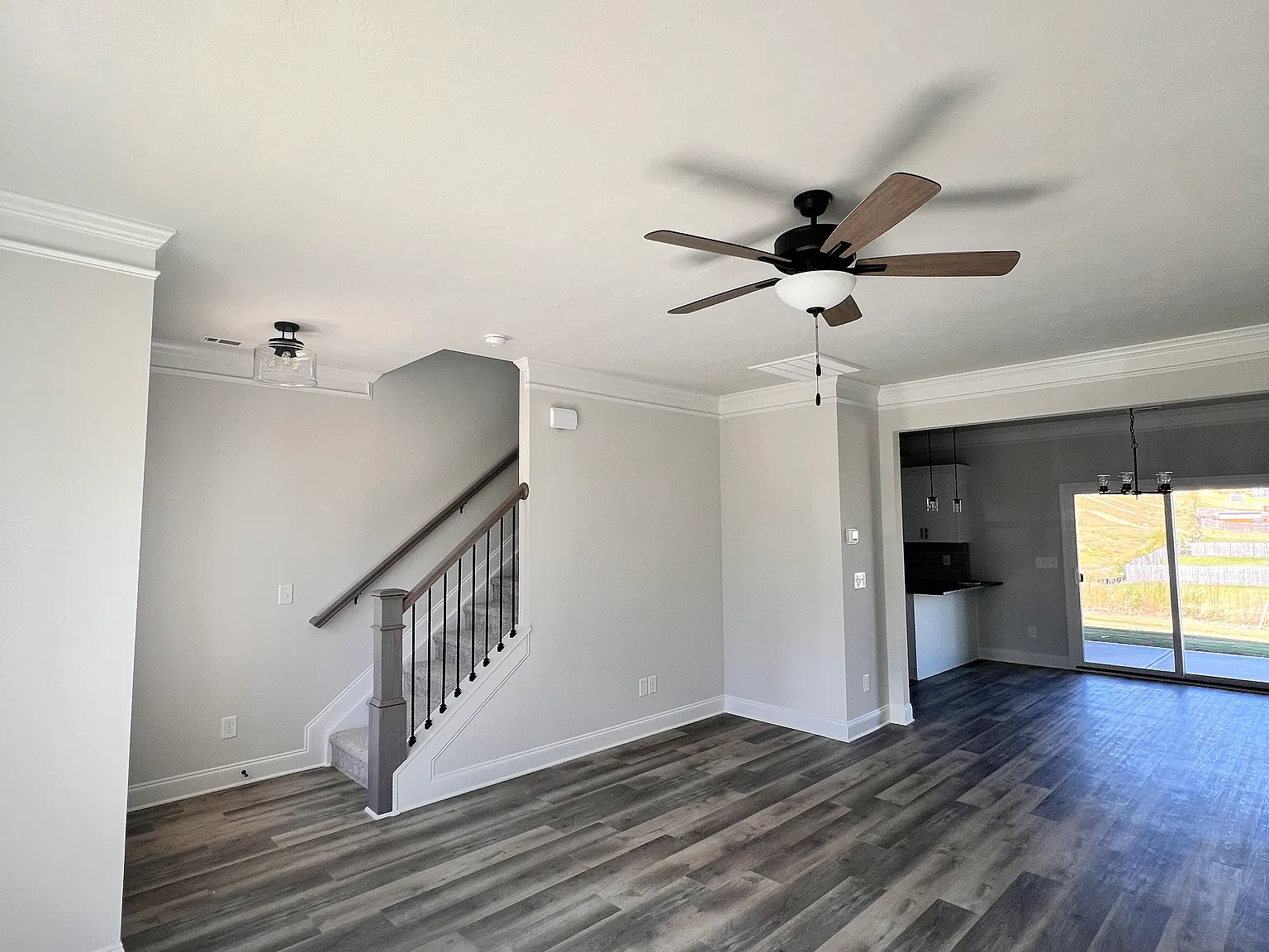 3 bed, 2.5 bath, 1881 sqft, $2,100 — Photo 3