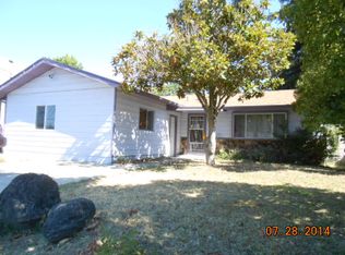 1112 NE D St, Grants Pass, OR 97526