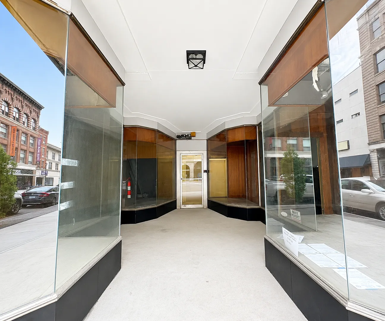 105 Bank St — Photo 3