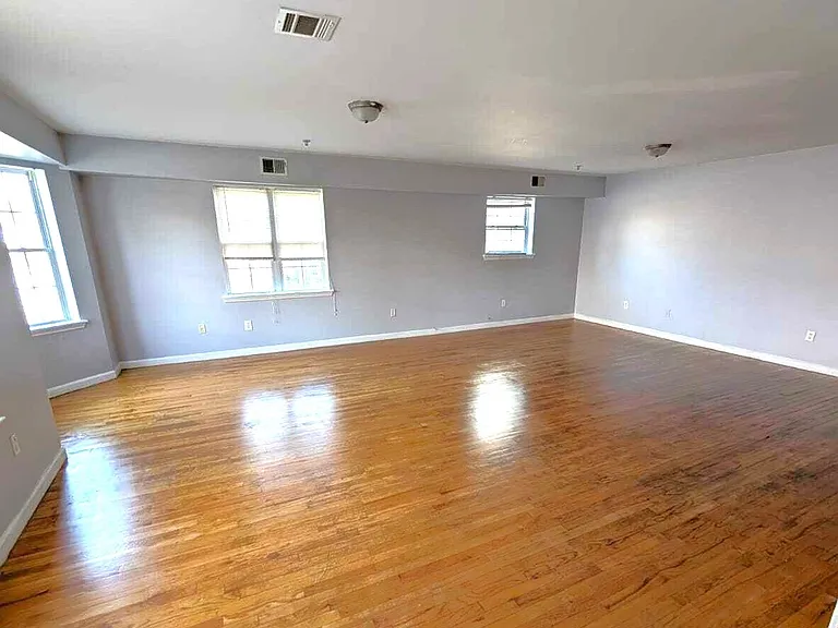 224-225 N Arlington Ave #2 — Photo 2