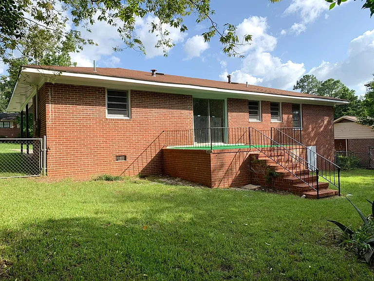 3240 Commodore Dr — Photo 24