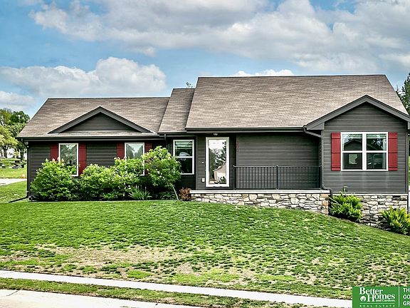 2nd image of 300 Eastwood Dr