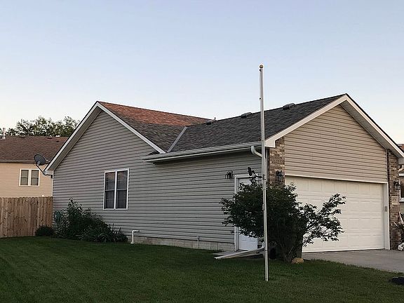 3rd image of 1939 Gunnison Dr