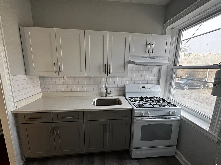 680-682 Summer Ave #4 — Photo 1