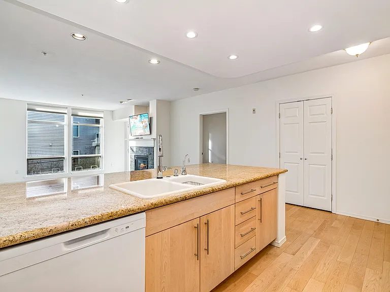 3221 SW Avalon Way #313 — Photo 7